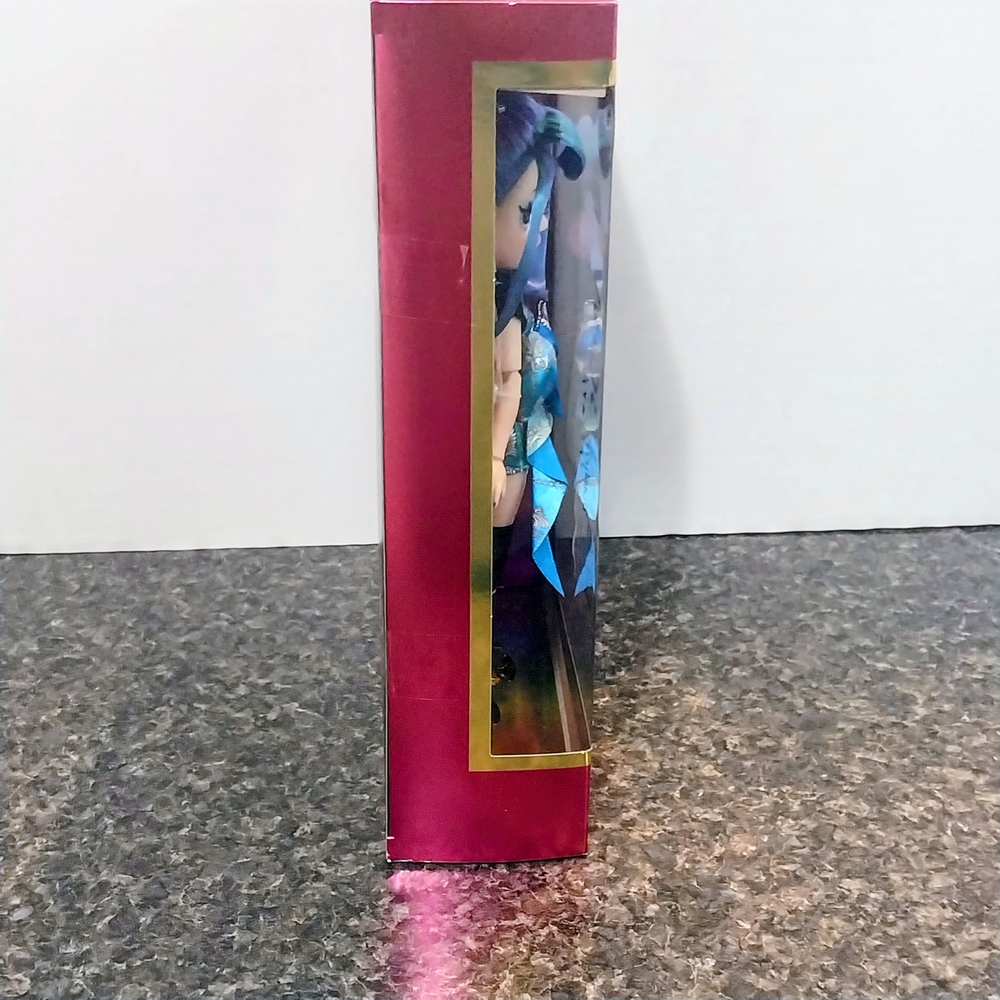 Rainbow High Holly De'Vious Doll - Picture 6 of 6